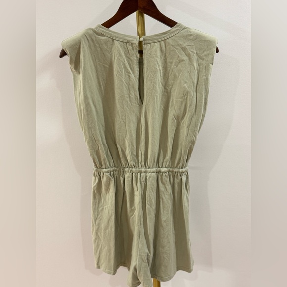 LULUβS β’ Olive Green Romper - Picture 5 of 7